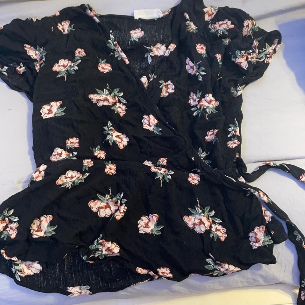 Floral shirt with ties on side